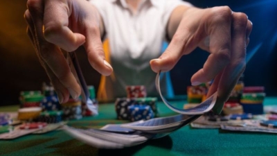 Luật Chơi Poker: Nắm Vững Nếu Muốn Trở Thành “Thần Bài” 2024