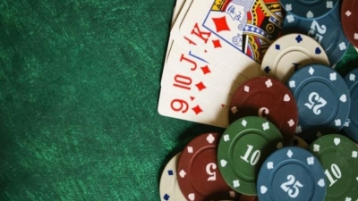 Khám Phá Ngay Cách Để Làm Một Hand Poker Chính Hiệu 2024